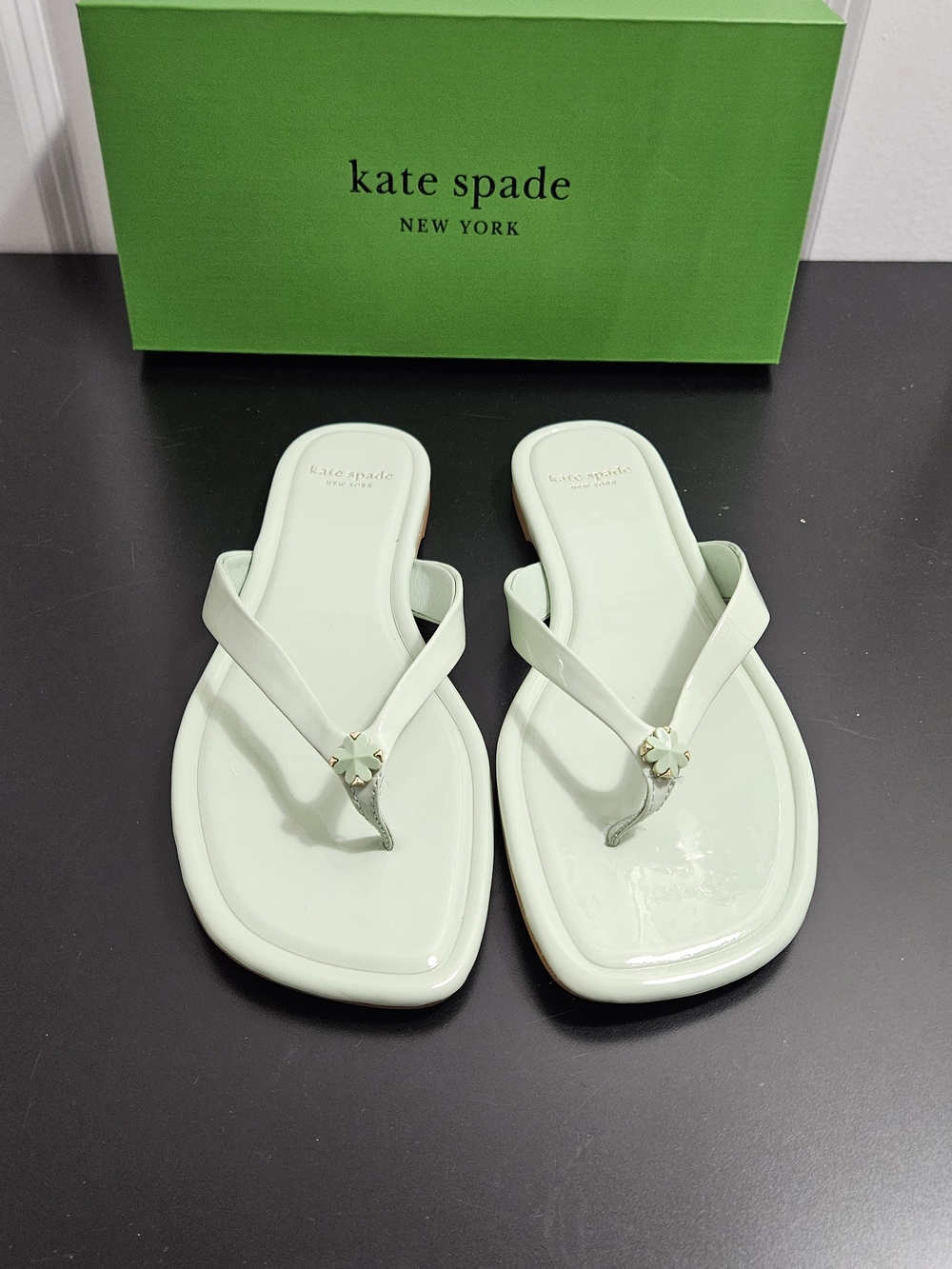 NIB Women's Kate Spade New York Spade Flower Flip Flop Sandals Size 8M